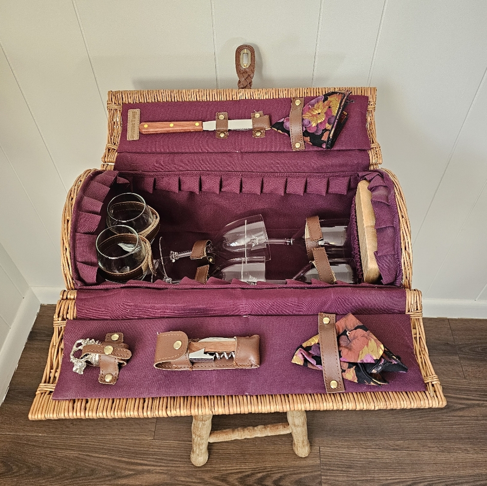 Vintage PicnicTime Verona Wine and Cheese Woven Picnic Basket